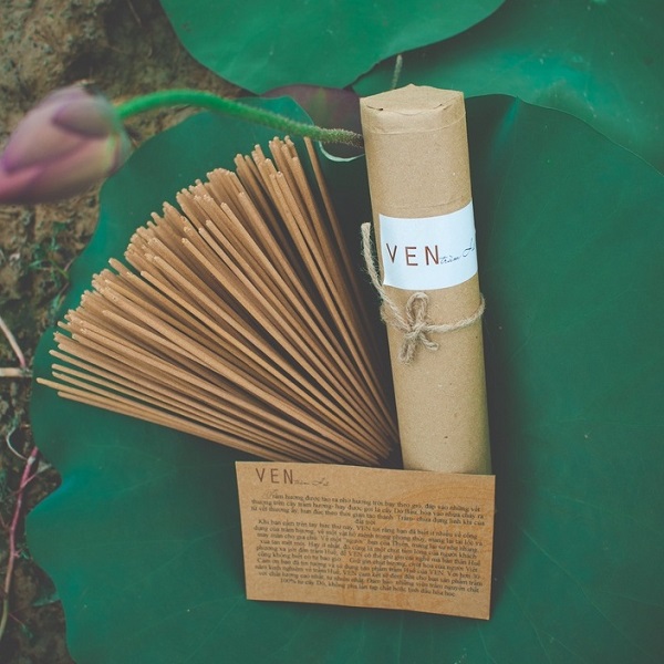 Hương trầm gốc Huế thơm, cúng gia tiên, thiện định Bình An Tài Lộc 38cm